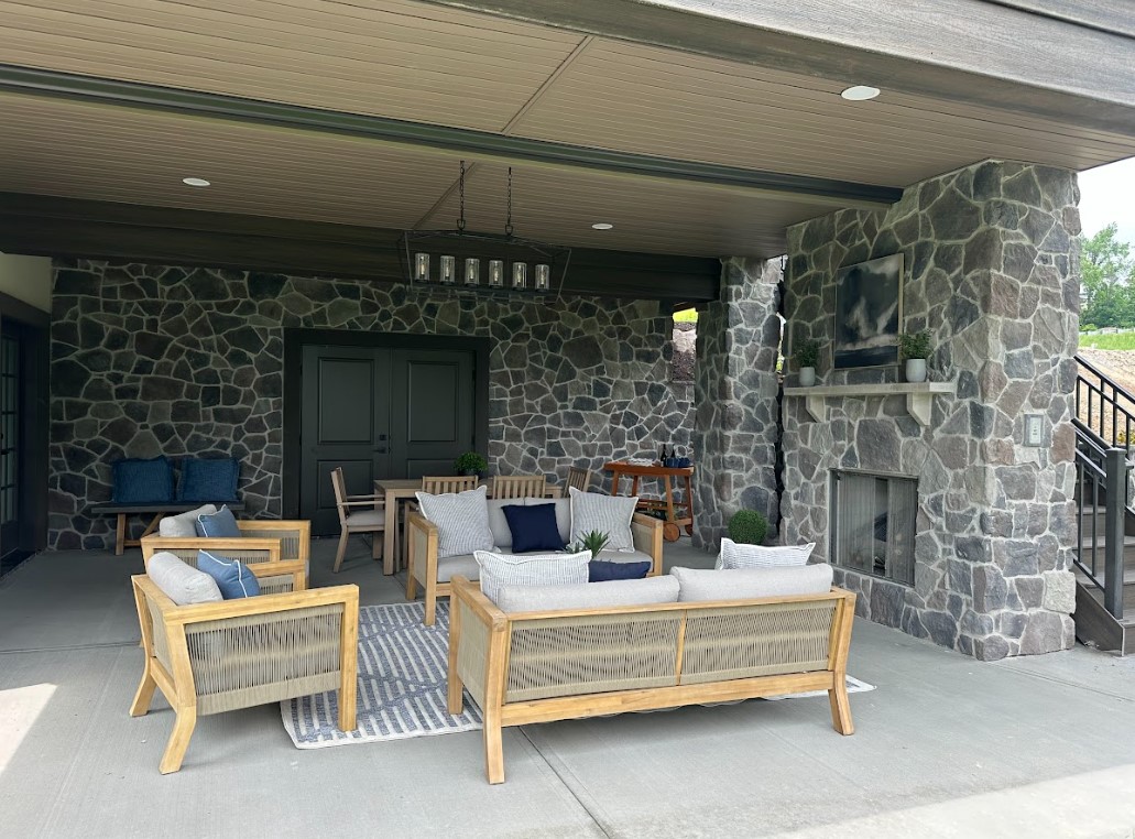 A Homeowner’s Guide to Stone Veneer Fireplaces